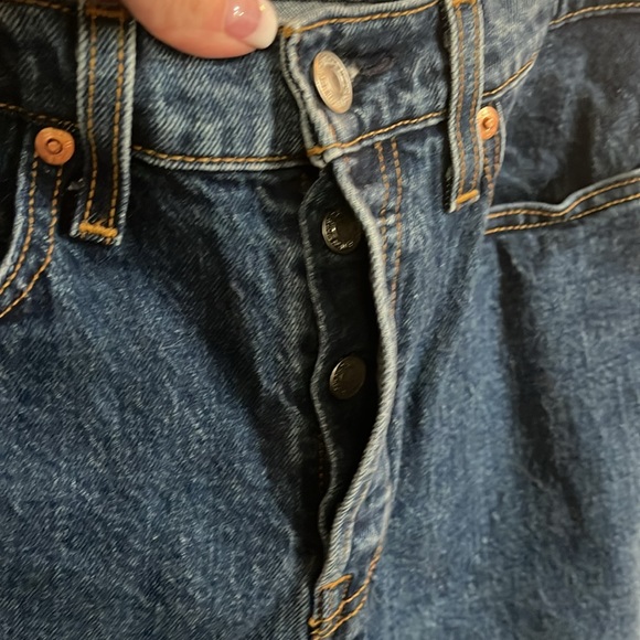 Levi’s Wedgie straight Size 29 button up , frayed hem EUC - Picture 2 of 8